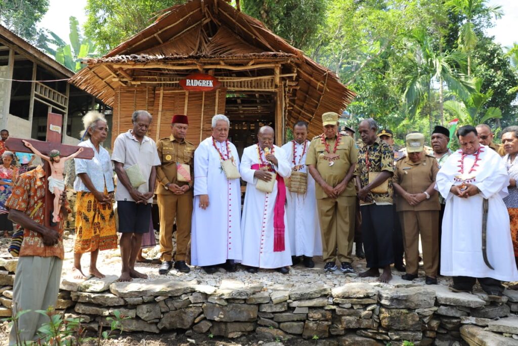 Hadiri Peringatan Misi Katolik Tanah Papua ke-129, Gubernur Waterpauw