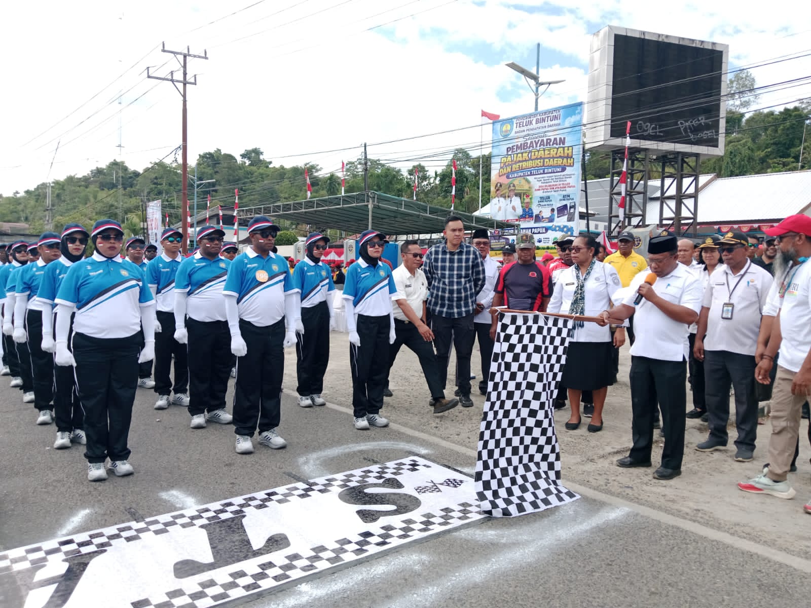 52 Regu Ikut Gerak Jalan HUT RI di Teluk Bintuni, Dilepas Wabup Joko Lingara