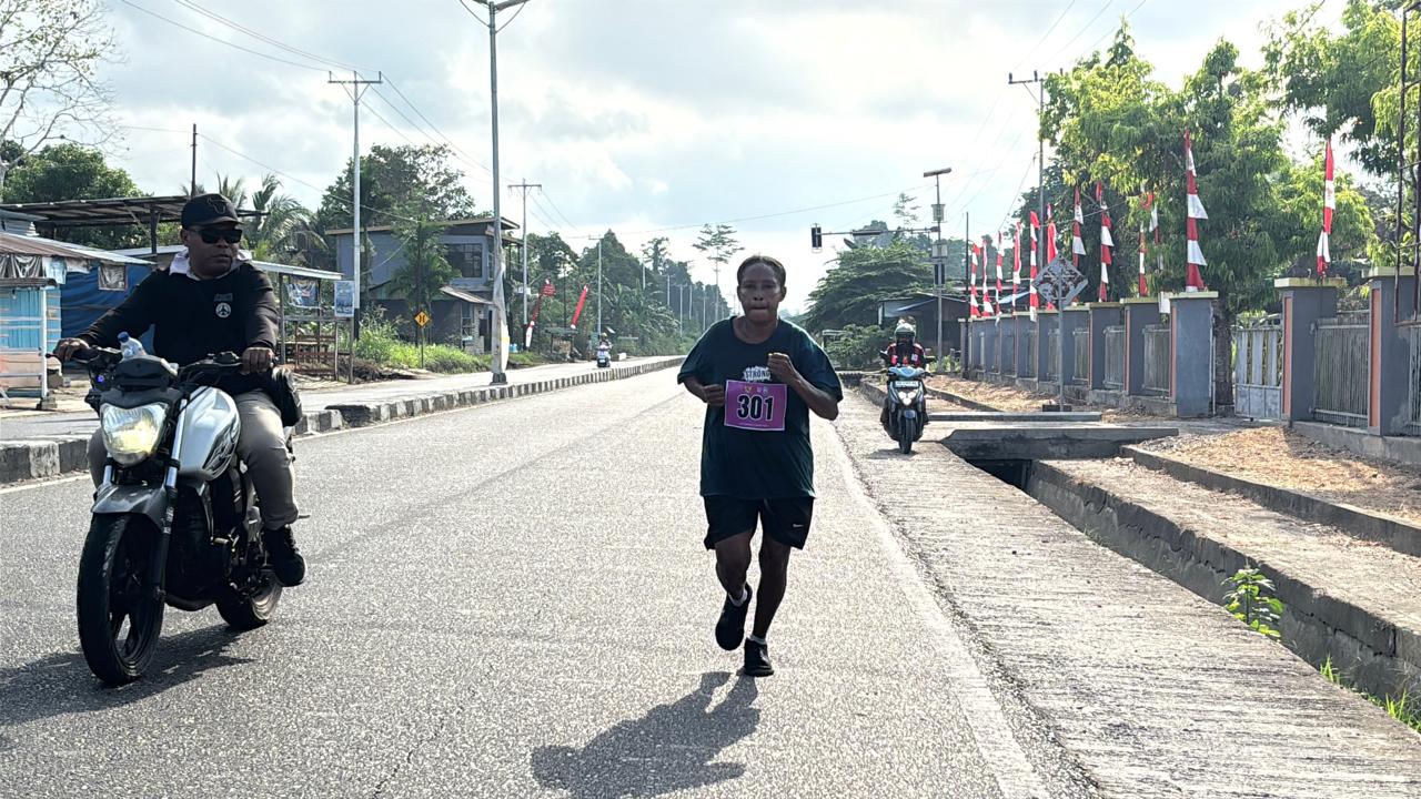 Petronela Masyewi Pertahankan Juara 1 Lari 7K Kategori Lansia Putri