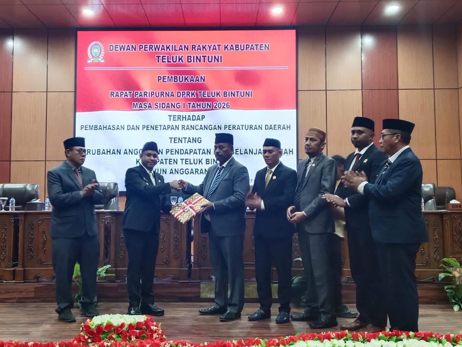 Bupati Yohanis Manibuy Paparkan APBD-P 2026, Belanja Daerah Naik Rp302,8 Miliar