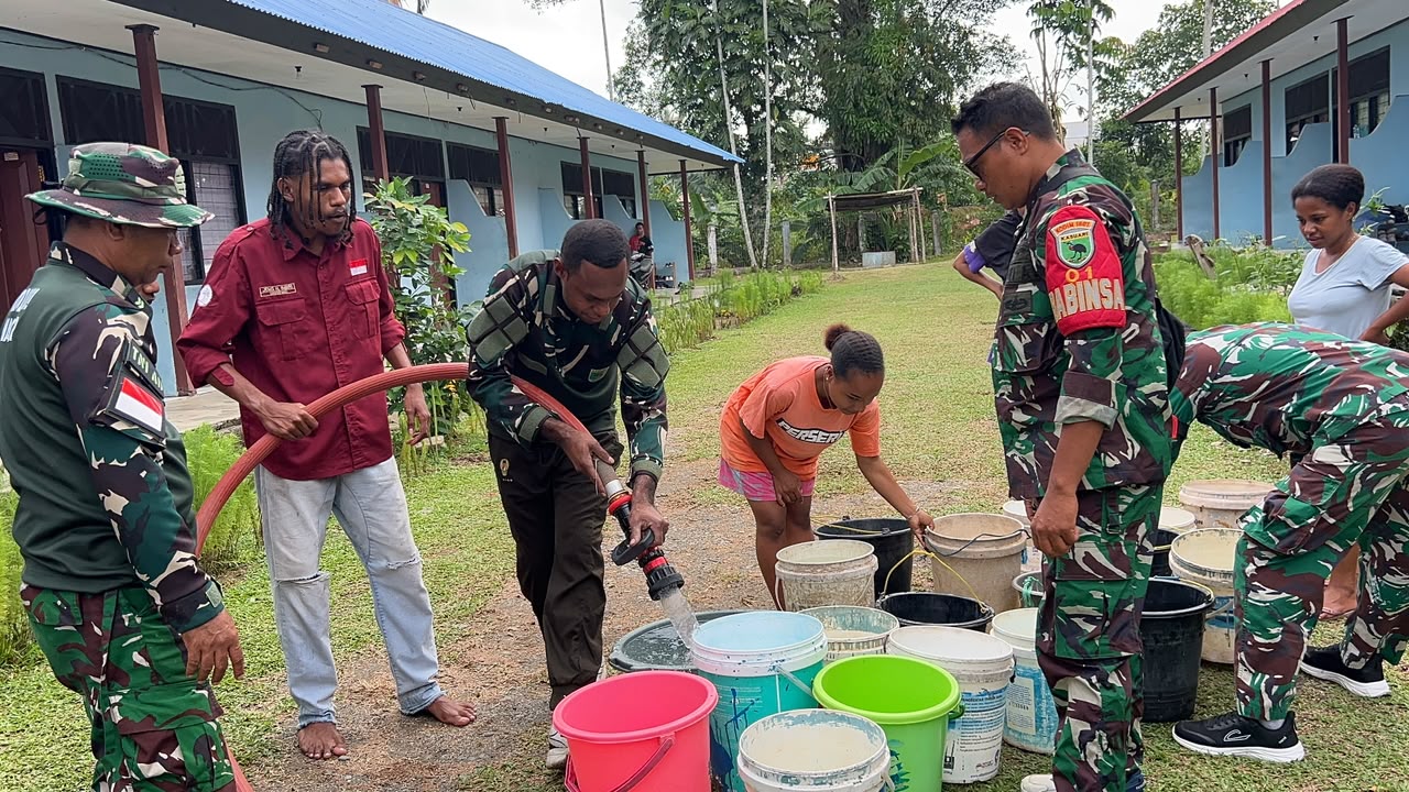 Peduli Kekeringan, Kodim 1801/Manokwari Salurkan Air Bersih untuk Warga dan Mahasiswa