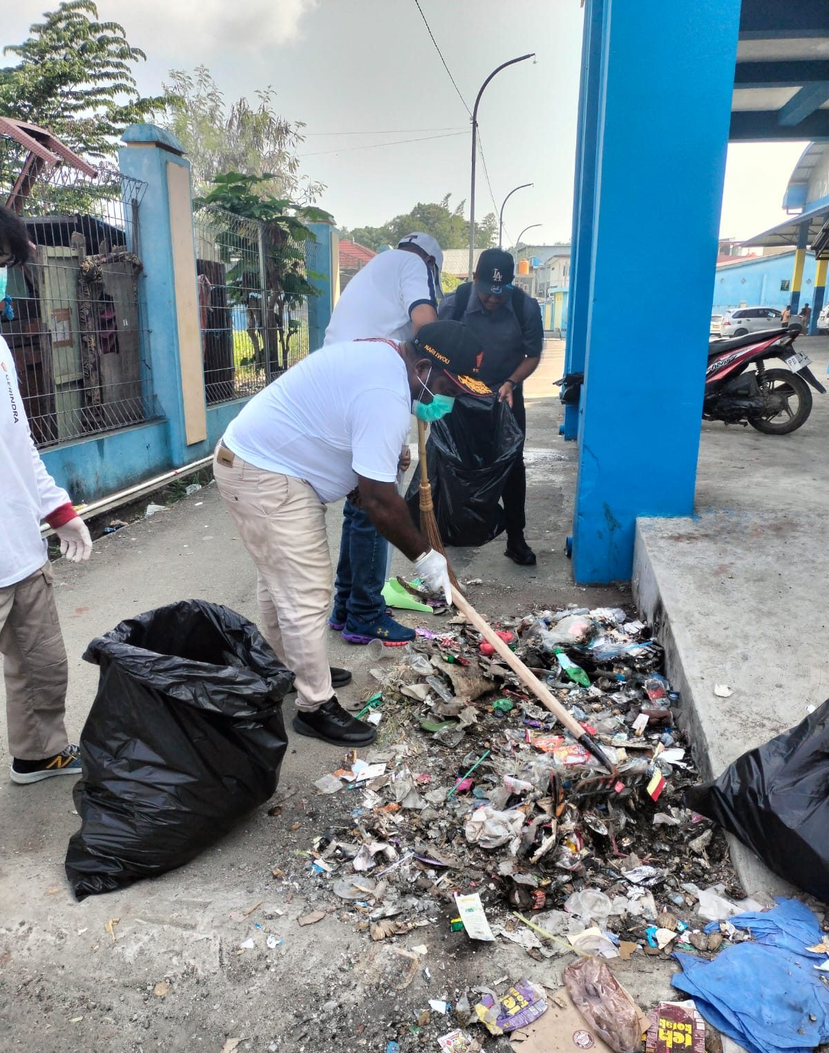 DPD Gerindra PB dan DPC Manokwari Gelar Aksi Bersih Program Asri
