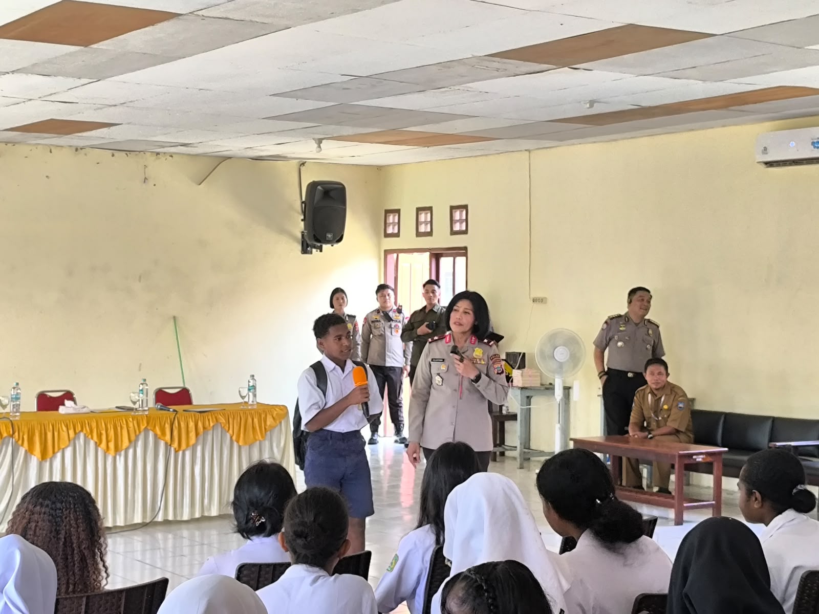Wakapolda PB Edukasi Siswa SMK 1 Manokwari Bahaya Narkoba dan Judi Online
