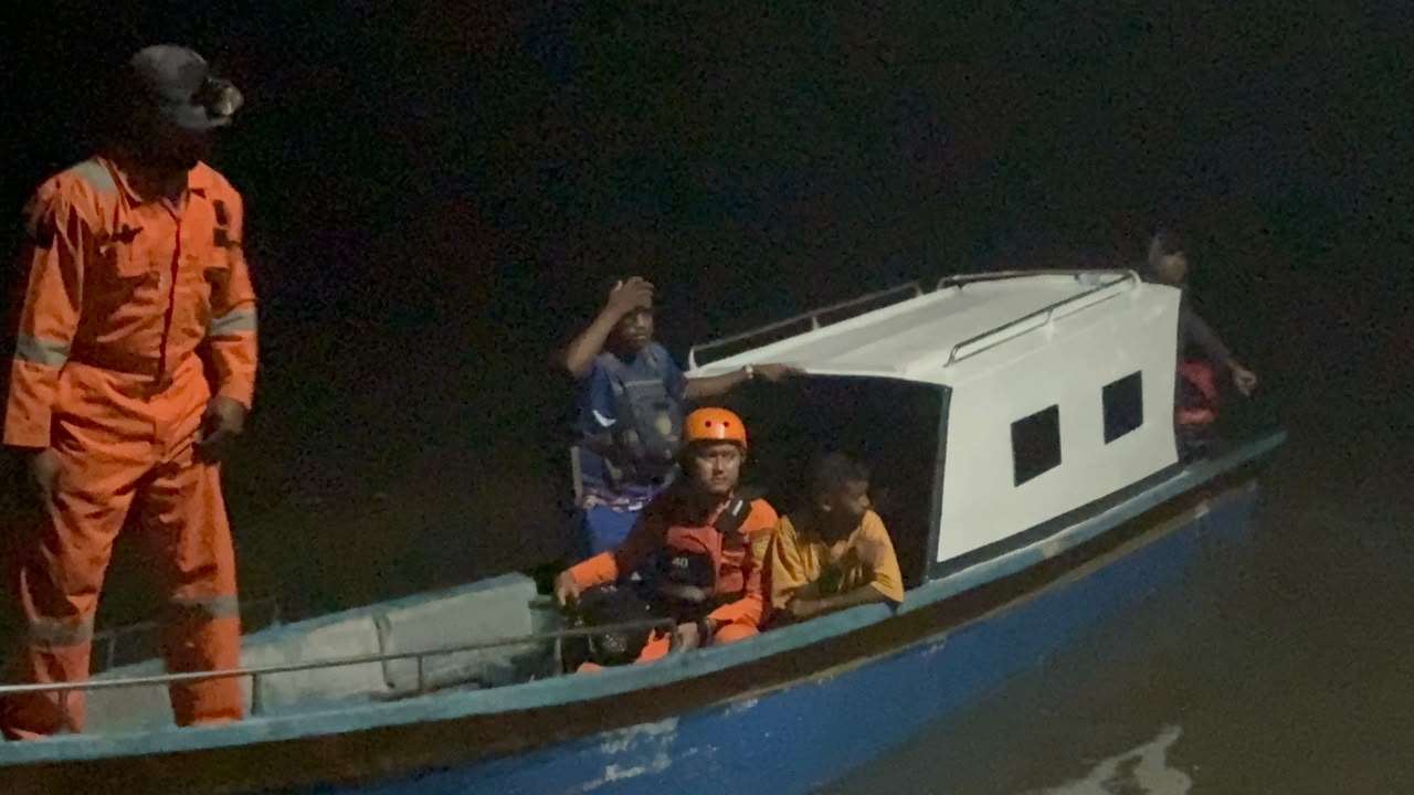 Speedboat Mati Mesin di Asakauni, 17 Penumpang di Teluk Bintuni Selamat