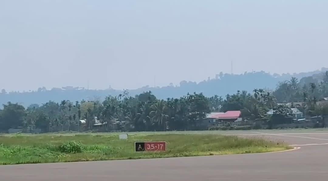 Kabut Asap Selimuti Area Bandara Manokwari, Penerbangan Pesawat Tertunda