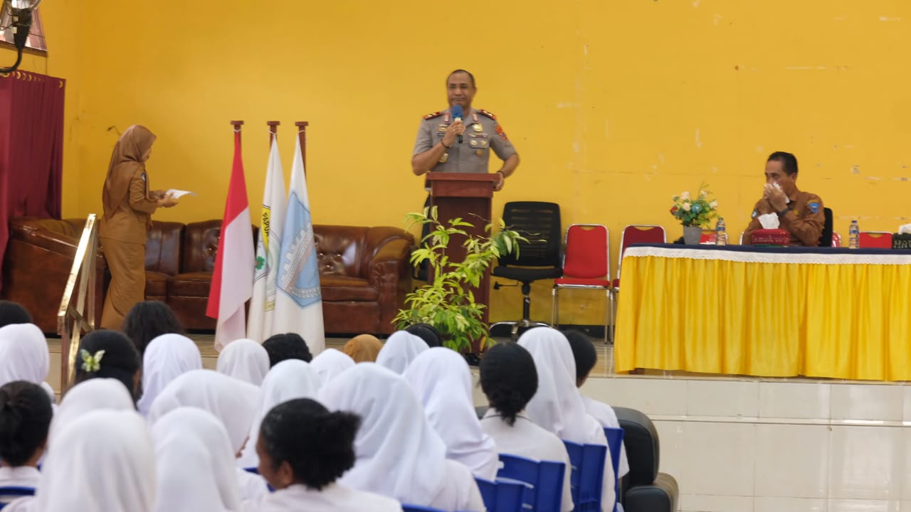 Kapolda Papua Barat Pesan Pelajar SMA : Jangan Tukar Masa Depan Dengan Narkoba