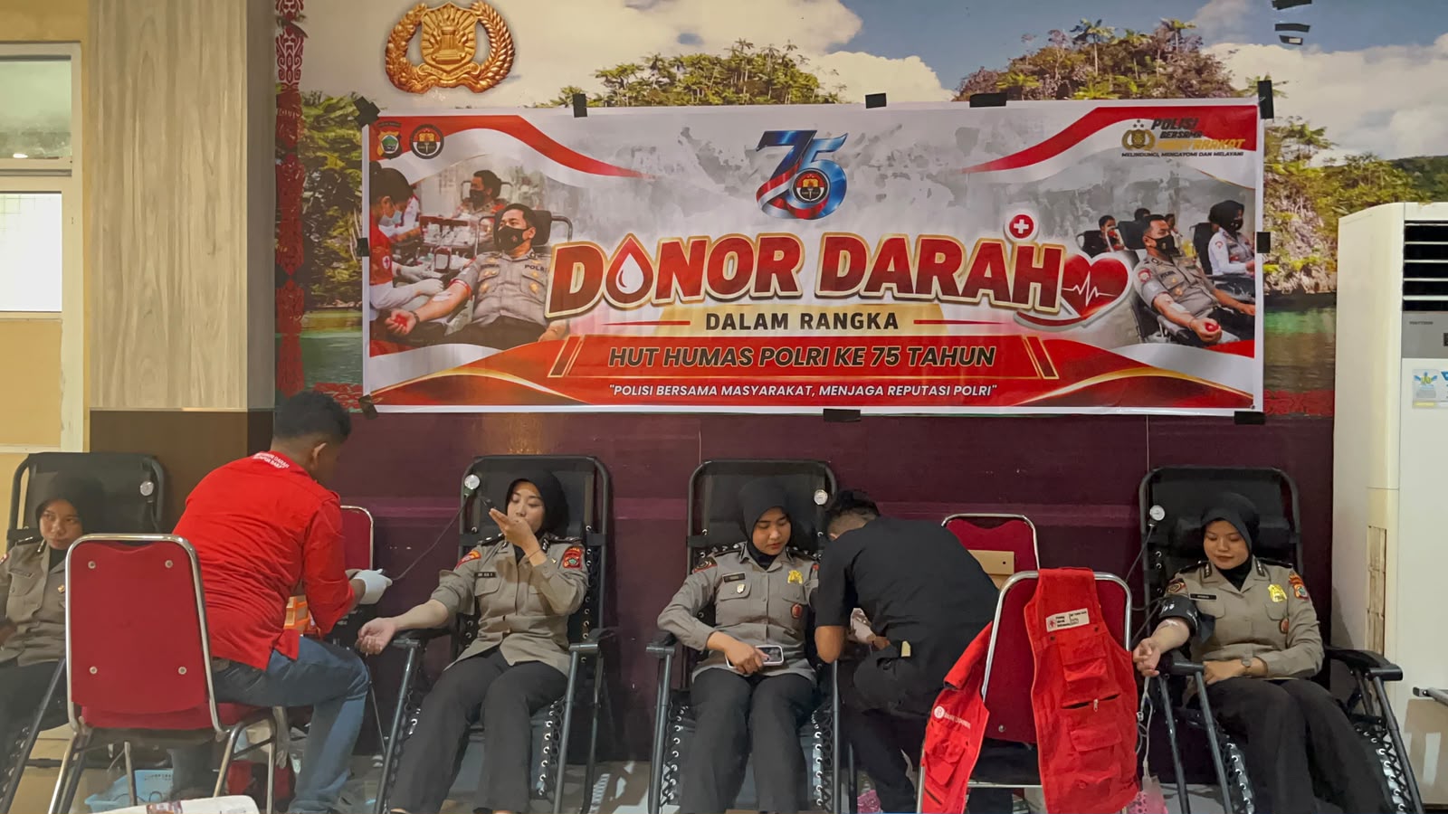 Sambut HUT Humas Polri, Bidhumas Polda PB Gelar Donor Darah Bersama Insan Pers