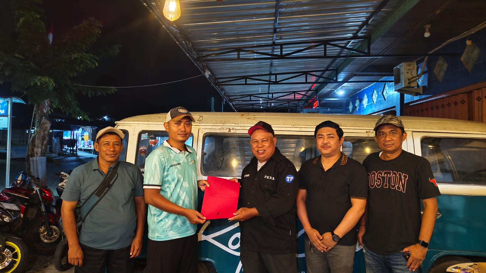 Perkuat Organisasi, Valentino Wanma Serahkan Mandat Pembentukan PC JMSI Teluk Bintuni