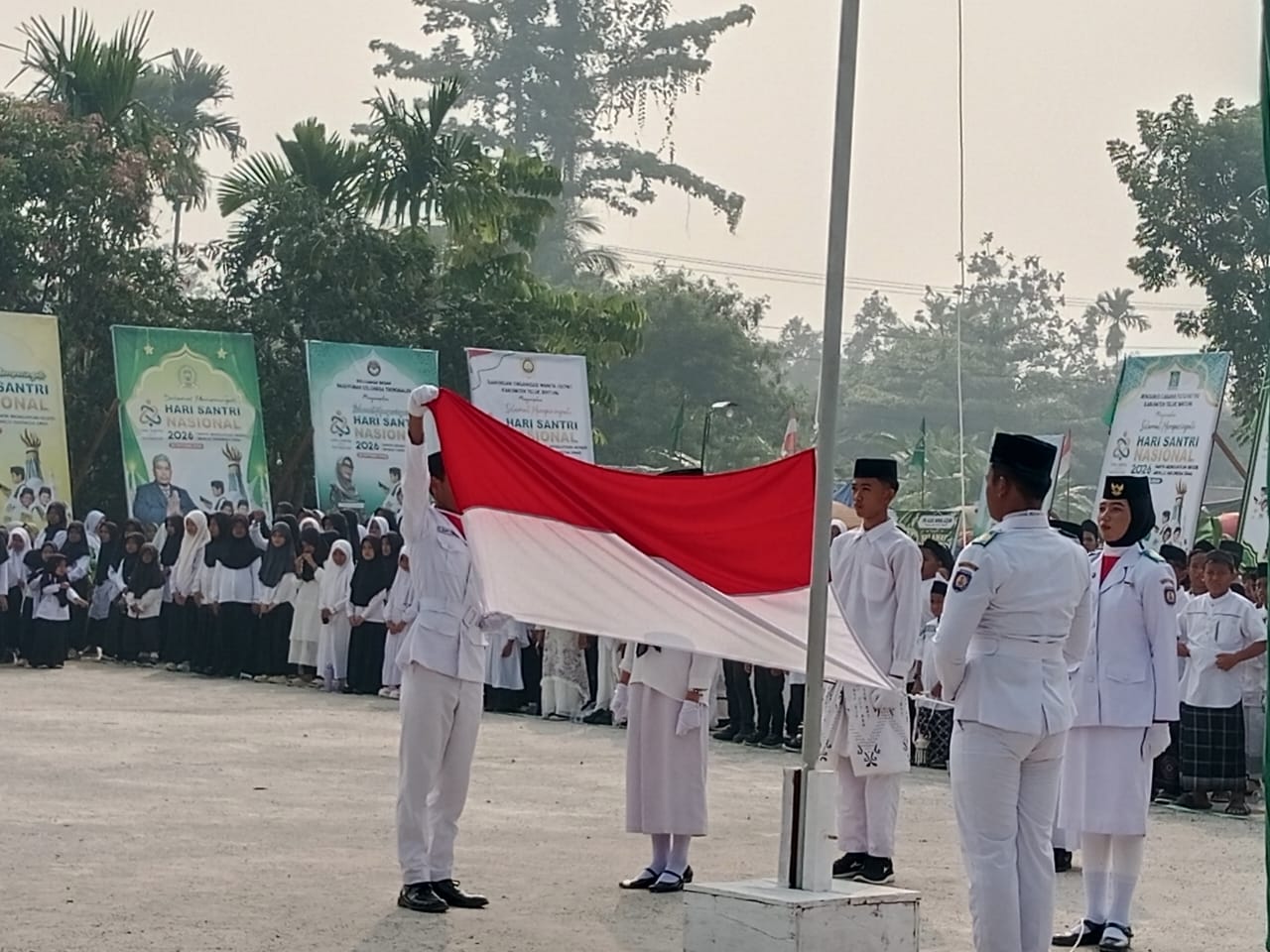 Upacara Hari Santri 2026 di Teluk Bintuni, Joko Lingara Tekankan Peran Santri Menuju Indonesia Emas